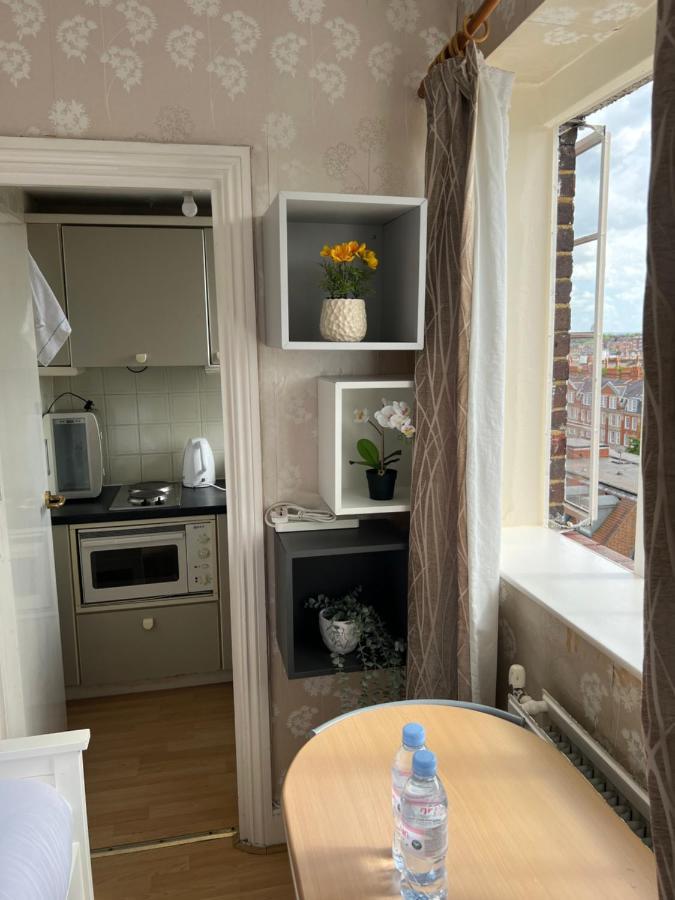 Super Located Studio In South Ken At Chelsea Cloister Londra Exterior foto